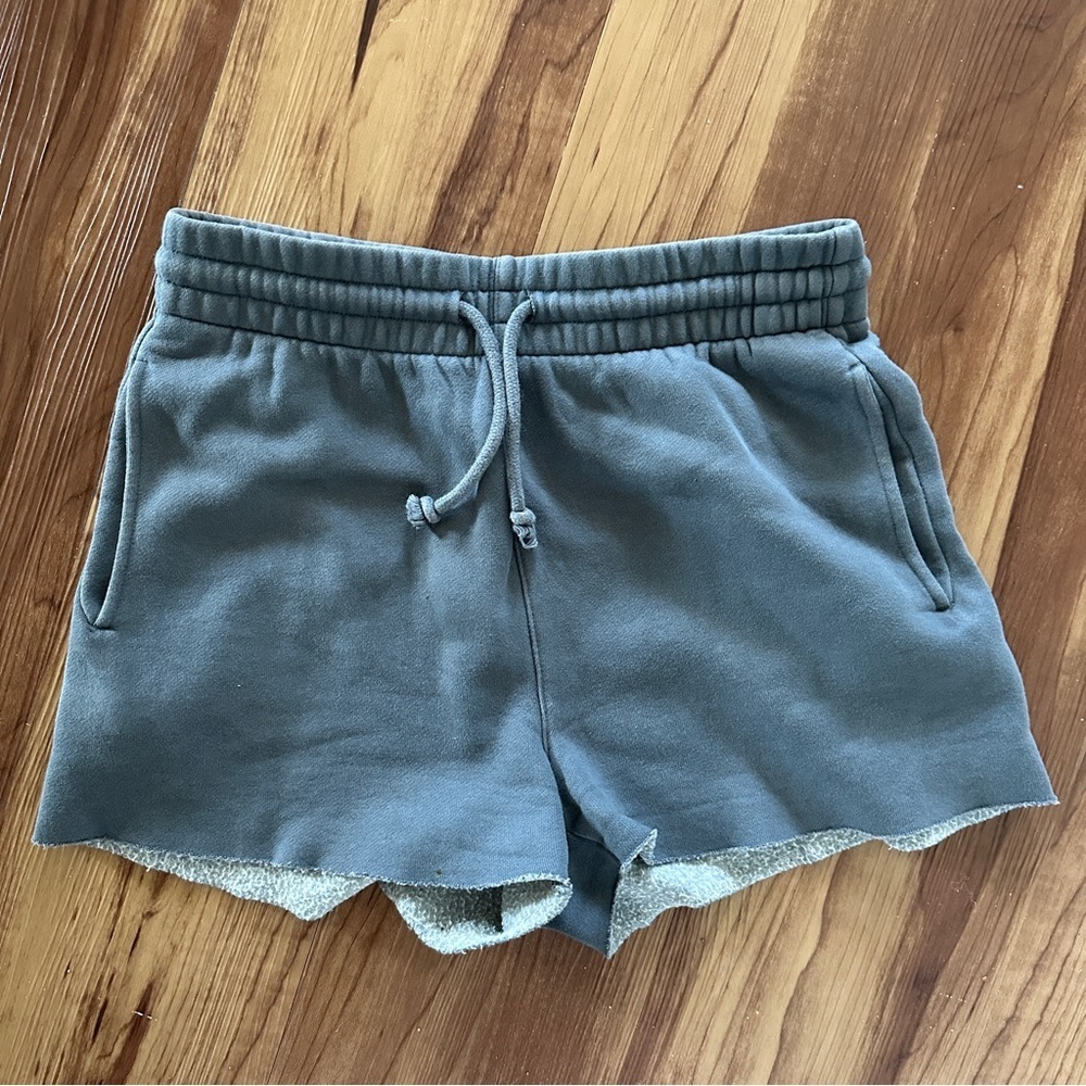 Aritzia TNA Cozy Fleece Boyfriend Short High Rise Raw Hem in Vintage Navy Sz. XS